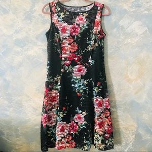 Multi-texture Rippled Floral Dress. EUC